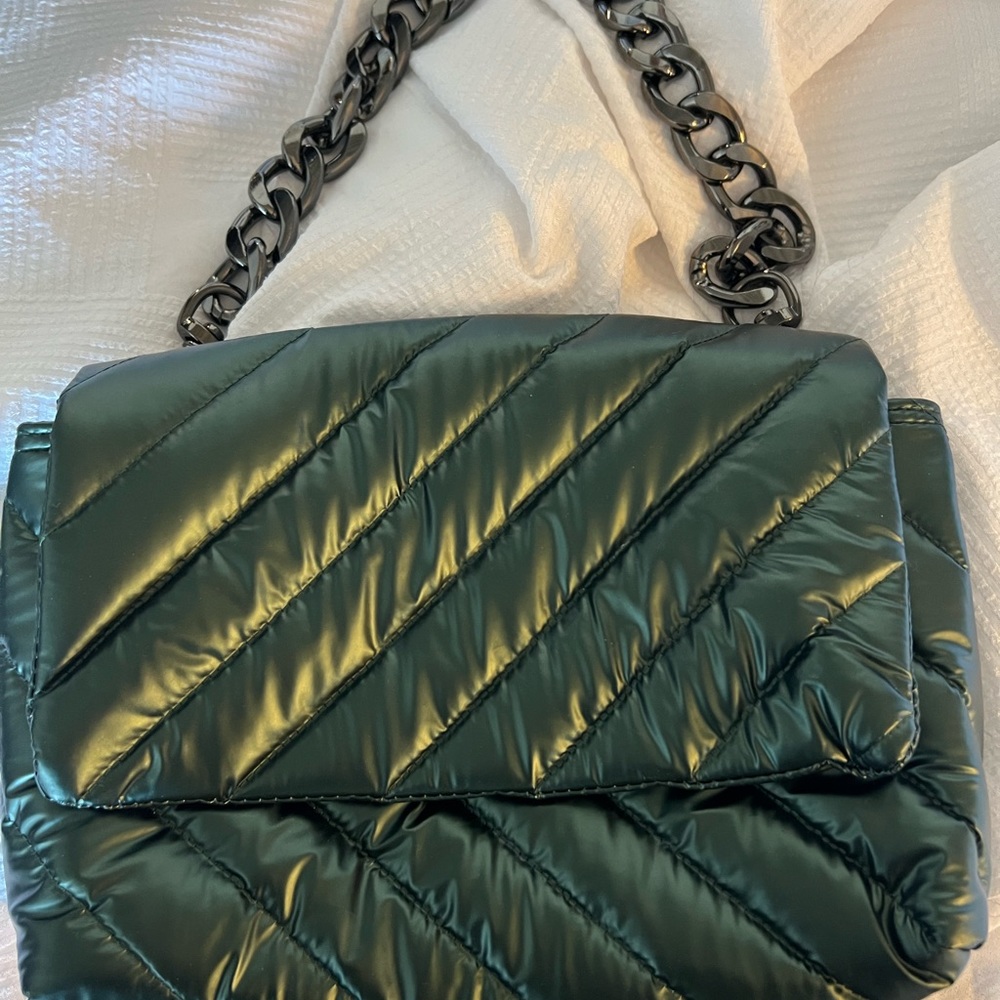 Think Rolyn.  Green .  Chain link .
